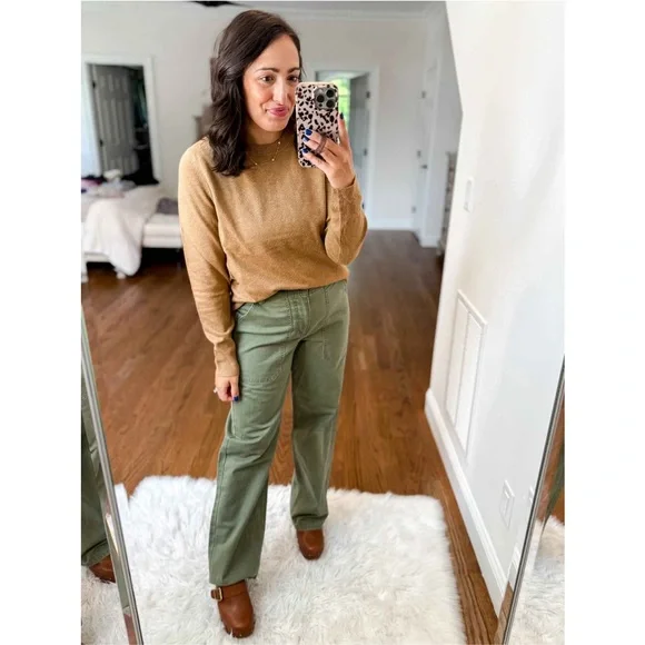 Women's Mid-Rise Straight Leg Cargo
Pants - Universal Thread™ Green new - Picture 5 of 7